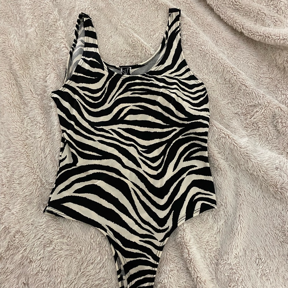 Windsor zebra bodysuit NWT